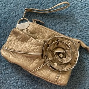 Wristlet purse